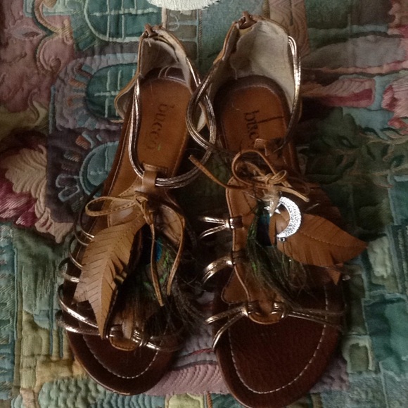 Shoes - Sandals metallic straps